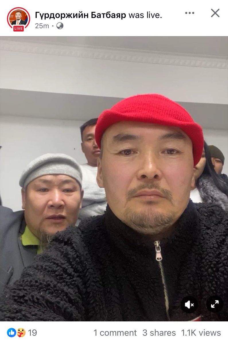 sakuna_mn's tweet photo. Ажил хийдэггүй татвар төлдөггүй нь бүгд "эх оронч, лайвчин" болцгоочихсон марзан улс орон болжээ хөөрхий😀 https://t.co/c6lj8EUyaJ