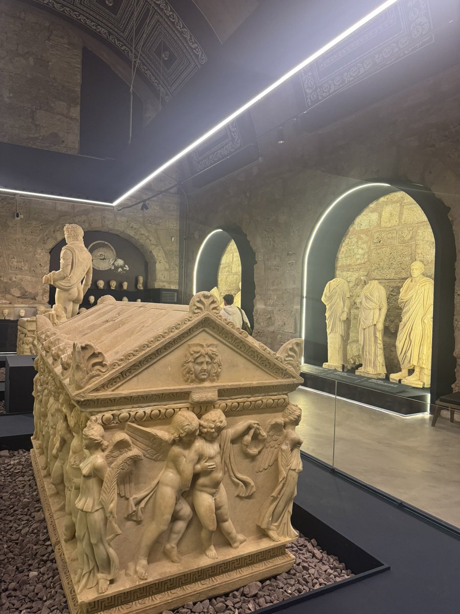 Side Antik Kenti Kazı Başkanı Değerli Prof.Dr.Feriştah Alanyalı ve Side Antik Kent Müzesi Müdürü Değerli Melih Kılınç ile Side Antik Kenti  Kazıları'na  ve Side Antik Kenti Müzesi'ne  bilginin ışığında , kültürün beşiğinde harika bir ziyarette bulunduk. Muhteşem bir ekip ile