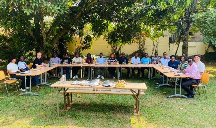 FES Kamerun tweet media