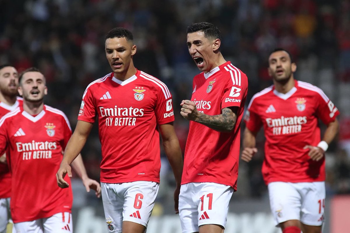 vaibenfica1904's tweet photo. Grimaldo: “Dá-me pena não ter jogado com Di María no Benfica. Acima de tudo é um jogador, a forma que tem de entender o jogo, que valoriza muito os laterais-esquerdos. Tem a visão, o cruzamento ao segundo poste. É um jogador que me dá gosto ver jogar”.

🗣️ Final Cut https://t.co/c4XCPNZCwo