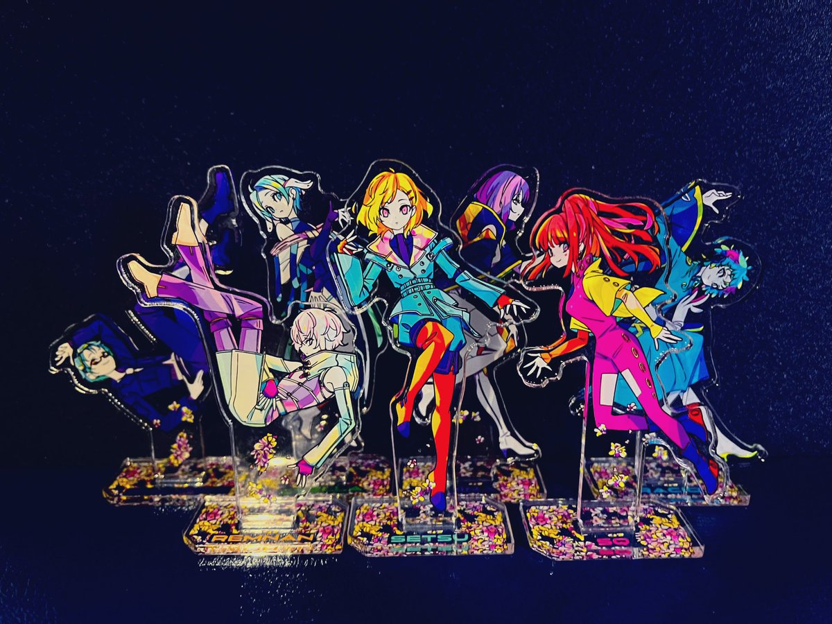 #グノーシア のアクスタで集合写真を撮ってみた！

平和な日常の様子をカメラで撮っていたら、全員が写り込みに来た感じがしてとても好き(^^)

ジナは気づいていない