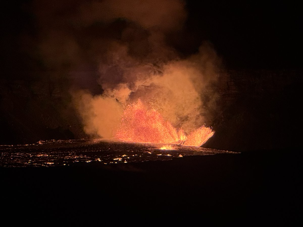 Nice lava fountains from the current eruption of Kīlauea.  This is a view (via telephoto lens) of the activity from Volcano House.  Live stream at youtube.com/watch?v=WTy3dG….