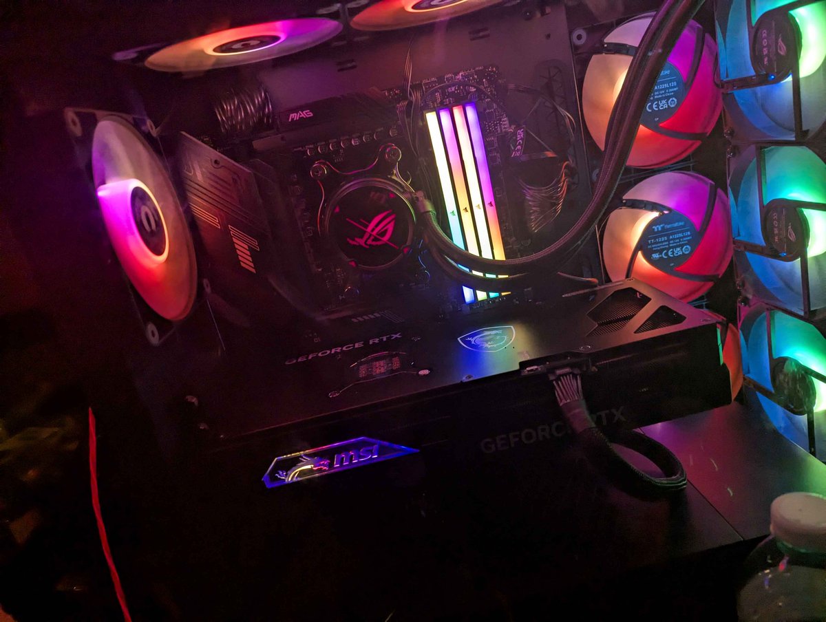 KingDaybutch's tweet image. #custombuiltgamingpc #GamingCommunity @NVIDIAGeForce @nvidia @AMDRyzen @Microsoft @BestBuy @BestBuyCanada @GeekSquad @BestBuySupport @BestBuyCanHelp