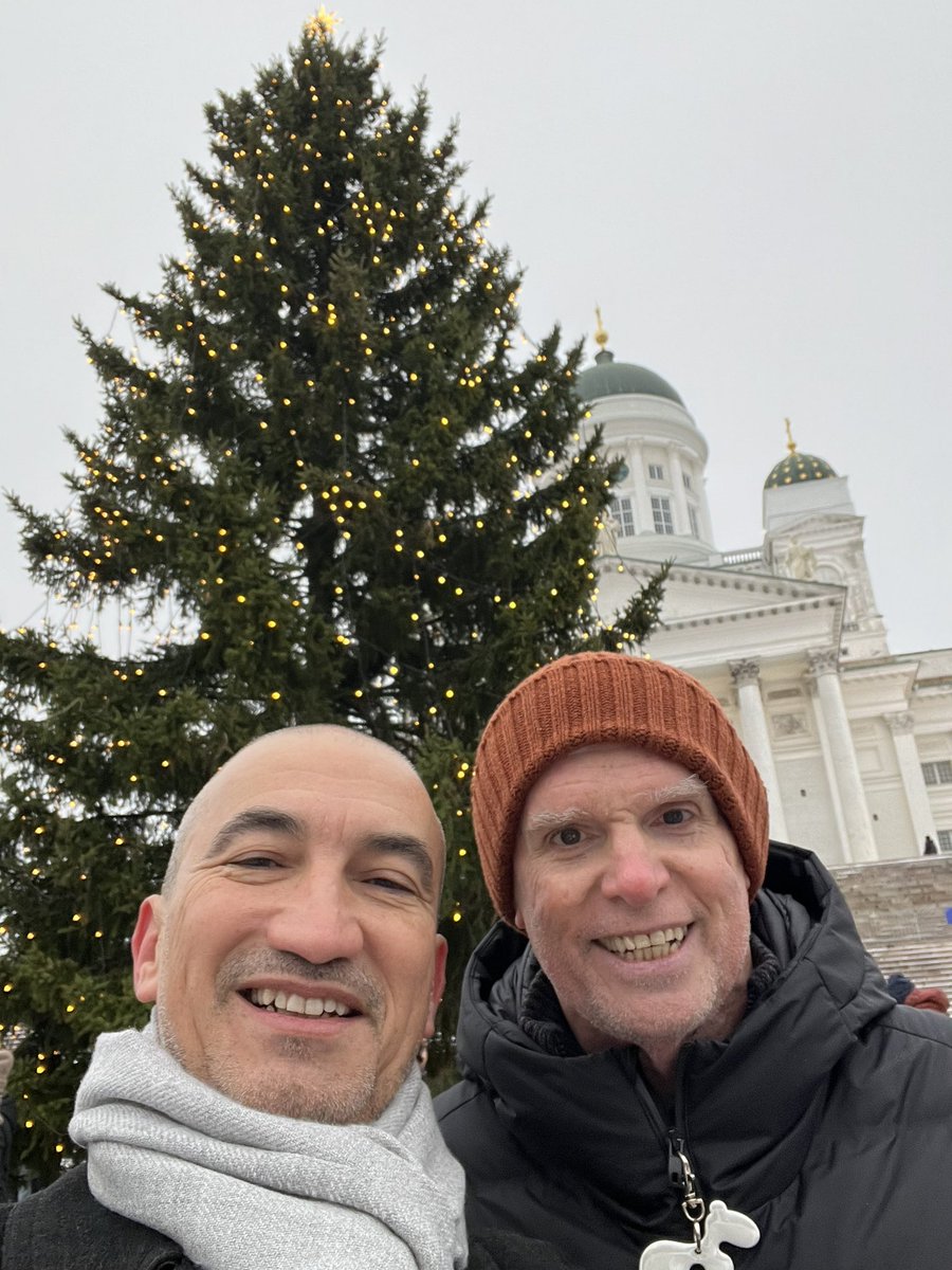FVazPatto's tweet photo. Feliz Natal!
Merry Christmas!

O Kevin e eu desejamos um Feliz Natal para todos os nossos amigos e família!

Kevin and I wish a Merry Christmas to all our friends and family! https://t.co/vkSqxxTxgZ