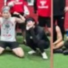 병주 풋살햇더
저화질 장발 병주..... 머리 만이 길엇네