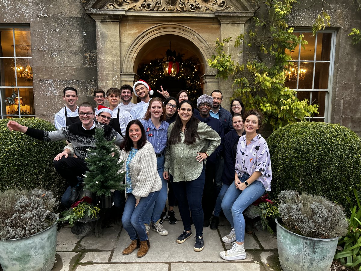 A very Merry Christmas from everyone at THE PIGs!🎄✨

Wishing all of you a day filled with good food, delicious fizz, and great company!🥂