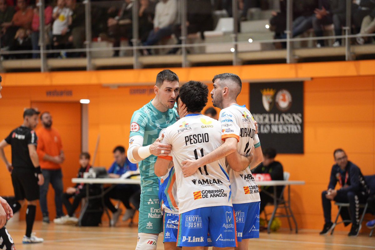 WanapixSala10's tweet photo. La cuestión no es si te vencen, es si te levantas.

El sábado equipo y grada 𝗝𝗨𝗡𝗧𝗢𝗦 en el Siglo XXI
🆚 @ElPozoMurcia_FS 
🕢 18:00h
🎟️ Entradas: https://t.co/lmkqWGWz1m https://t.co/el2DQaPSts