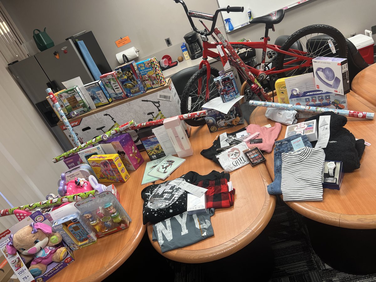osi_learning's tweet photo. Christmas is a great time to give back to the community. We have had another successful year of fundraising for Bella’s Memorial Christmas Fund! Thanks to everyone’s giving spirit, we were able to buy gifts and needs for 9 senior citizens and 9 children this holiday season! https://t.co/kFy5FuKyTv