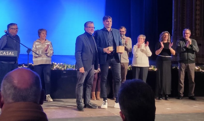 🎖️Dissabte vam rebre la distinció Aliança, a la gala d'Homenatge als socis del <a href="/casalvilafranca/">Casal de Vilafranca - Societat La Principal</a>

🤝 Un honor compartir escenari amb <a href="/ibrachakir/">IBRACADABRA🎩✨</a>, <a href="/MariaRosaFerre/">Maria Rosa Ferré 🍂</a>, i Neus Fransi (nomenada Sòcia Honorífica del Casal).

Moltes gràcies pel guardó!

#FemCentVint