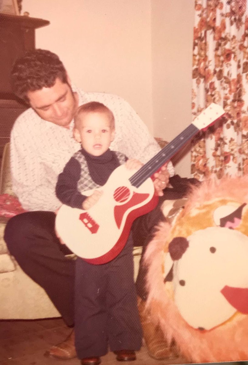 Join us in wishing Chad a Merry Christmas and the happiest of birthdays! 🎁🎸 Use #ChadsChristmas53 to share your stories and photos. Check out more photos in this week's news. genewatsonmusic.com/happy-birthday… 

#HappyBirthdayChad #ChristmasMagic #BandFamily