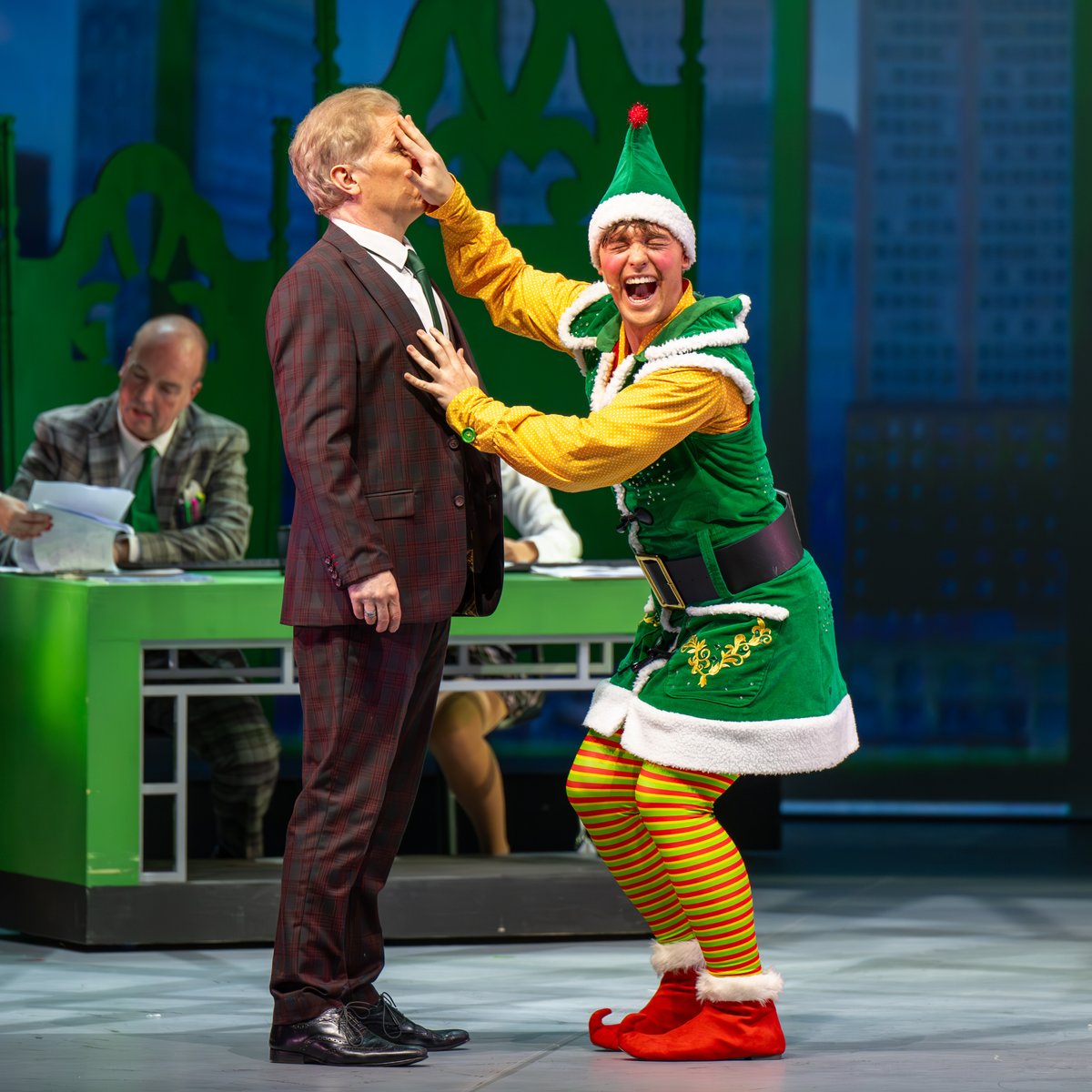 fdarena's tweet photo. 🎁 The perfect pre-Christmas treat - it's #ELFTheMusical in Leeds!

🎟️ℹ️🕗 Info/timings 👇
https://t.co/6BLtBz0Ogz
📍🚗♿ Plan your visit 👇
https://t.co/sck9zjBo9E

⬆️ Upgrade: https://t.co/CyT8efIWxO

⚡️ #BeSafeBeSound | @TerrorismPolice 
➡️ https://t.co/mDpnI8v4vz https://t.co/voOUck5JOl