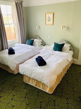 WeAcceptPets's tweet image. Ye Olde White Harte Hotel is a historic gem located on the picturesque quay in Burnham-on-Crouch, Essex.

🐶 Welcomes dogs and small pets 🐾
weacceptpets.co.uk/Essex/2491

#YeOldeWhiteHarte #BurnhamOnCrouch #HistoricHotel #Essex #Countryside #Riverside #Cinema #Marina #GolfClub #Beach