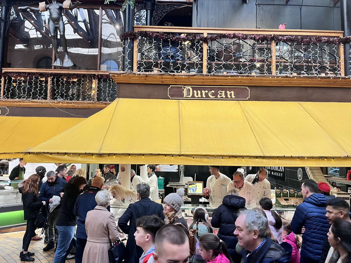 TomDurcanMeats's tweet photo. Picture of the year 

Tom durcan meats 39 years going strong 

The big 40 next year

3pm

Could be a sell out !

Cork city is thriving this Christmas season

Best
Tom https://t.co/3TcL9KntZj
