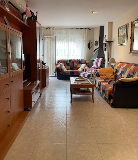 duplexpisos's tweet photo. . Le presentamos esta fantástica y amplia vivienda de 93 m útiles, con 2 balcones.  Consta de un gran recibidor distribuidor con armarios empotrados, salón comedor de gran tamaño con chimenea decorativa con salida a bal...  https://t.co/fNXEinUPNC https://t.co/D6CzxV5ar7