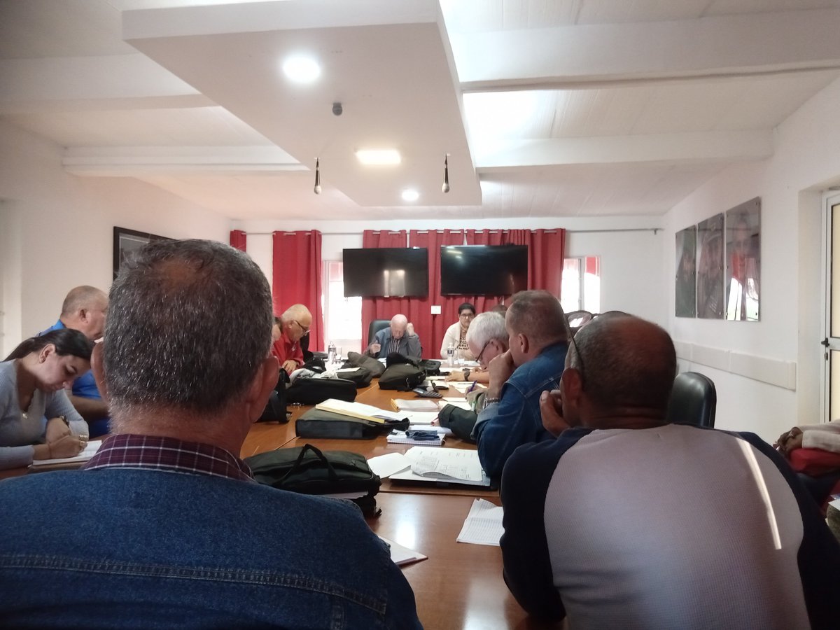 Chequea el Comandante José Ramón Machado Ventura en la Provincia los programas
Apícolas,Bufalino,del coco,Acuícolas y de plantas medicinales. #ArtemisaJuntosSomosMas.