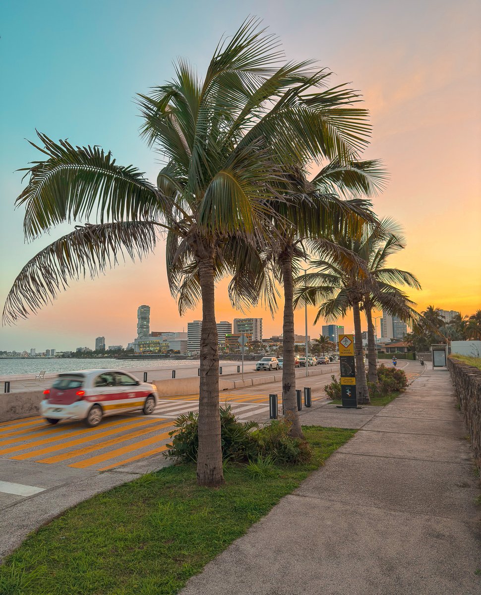 love_veracruz_'s tweet photo. Boca del Rio, te quiero. 😍🥳⛵🌴🌊🛻🚙#Veracruz #Plazadelosvalores #FraccCostaDeOro #DistritoBoca https://t.co/gKA0hHTpjX