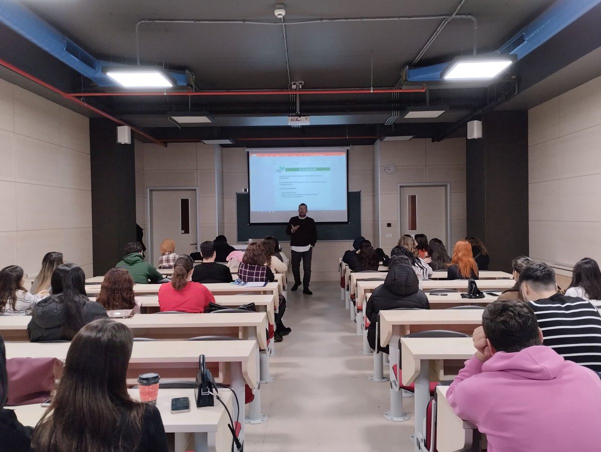 Doç. Dr. Deniz Akbulut’un "Halkla İlişkilere Giriş" dersine İstanbul Üniversitesi İletişim Fakültesi Halkla İlişkiler ve Tanıtım Bölümü Öğr. Gör. Dr. Fatih Özkoyuncu konuk oldu.  “Halkla İlişkiler Projelerinde Araç ve Tekniklerin Kullanımı” başlıklı sunumu kapsamında+