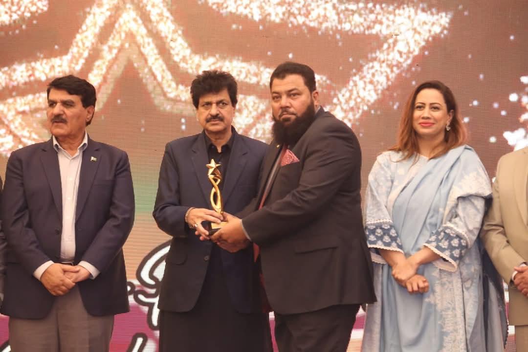 salmanfood's tweet photo. Congratulations to Salman's Foods for winning the Best Product of the Year award. Sarfaraz Ahmed Khan accepted the award from Abdul Jabbar Khan at the Sitara-e-Pakistan Conference 2024.
#Salmans #Since1950 #SalmansProudlyMadeInPakistan #SitaraEPakistan #ConferenceAndAwards #BrandAward #BestProductsOfTheYear #HonoredToAnnounce