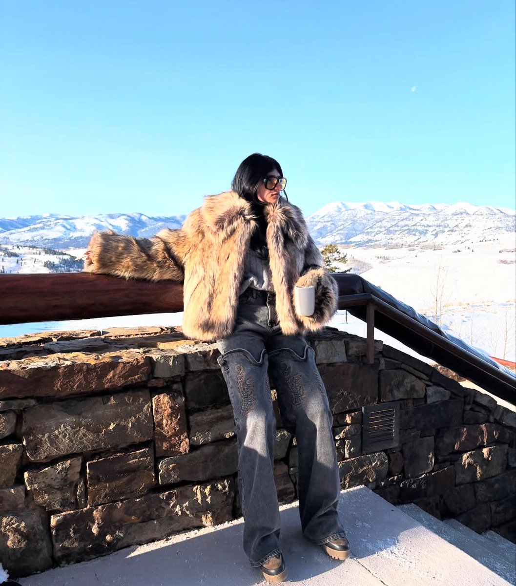 𝑴𝑶𝑵𝑰𝑪𝑨. tweet media