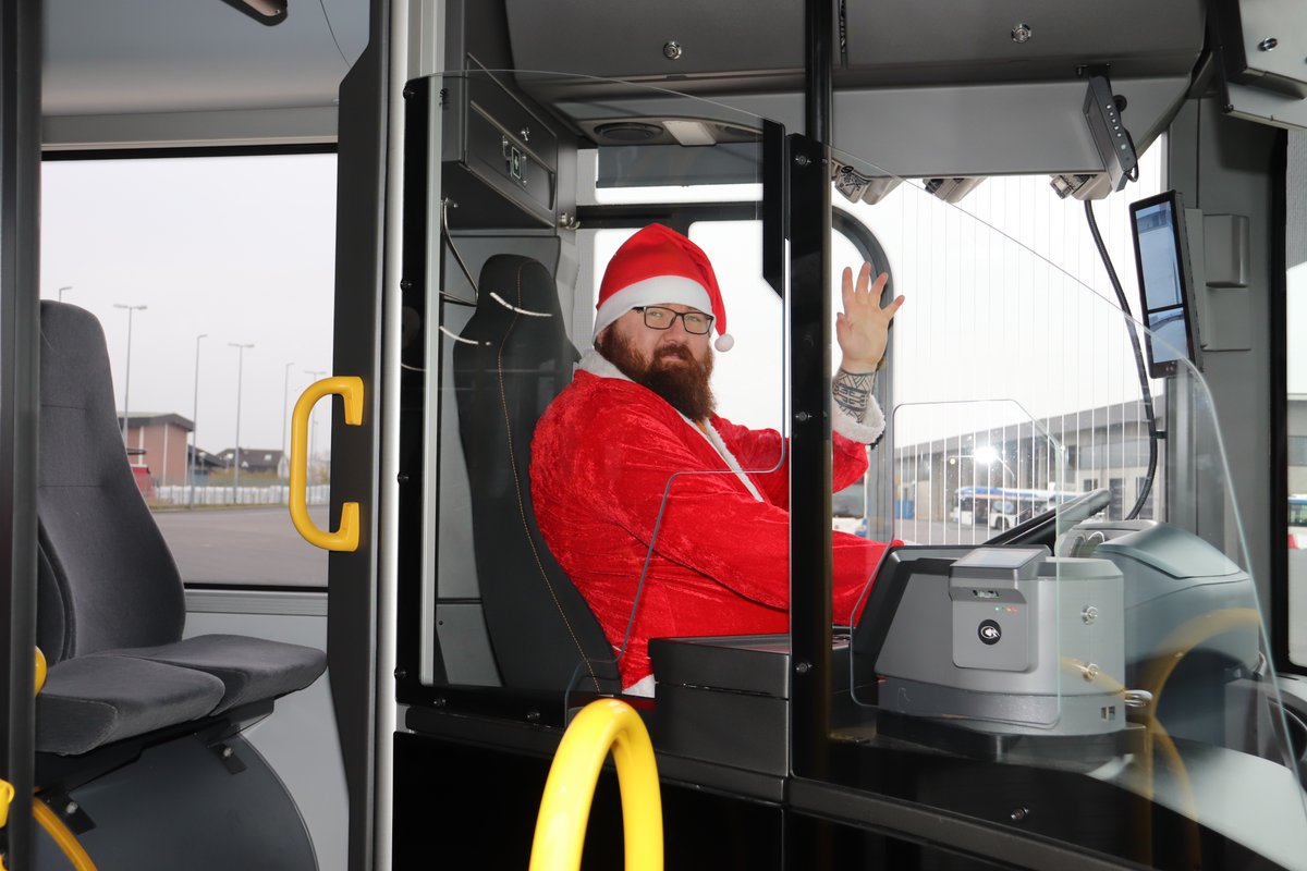 Wir wünschen unseren Fahrgästen ein frohes Weihnachtsfest und ein gutes neues Jahr!
Feiertagsfahrpläne: revg.de/aktuelles-komp…