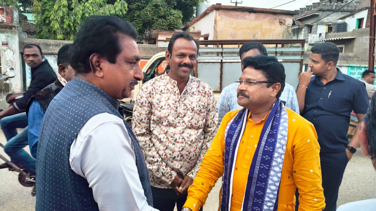 MahalingMukesh's tweet photo. ମୋର ଗୁରୁ ତଥା ମାର୍ଗଦର୍ଶକ ମୀନକେତନ ଦୋରାଙ୍କ ଶ୍ରାଦ୍ଧ ଦିବସରେ ଯୋଗଦେଇ ଶ୍ରଦ୍ଧାଞ୍ଜଳି ଅର୍ପଣ କରିବା ସହ ତାଙ୍କ ପରିବାର ଓ ପ୍ରିୟଜନଙ୍କୁ ସମବେଦନା ଜଣାଇଲି। ତାଙ୍କ ଅମର ଆତ୍ମାର ସଦଗତି କାମନା କରୁଛି। https://t.co/NYau5IxWW9