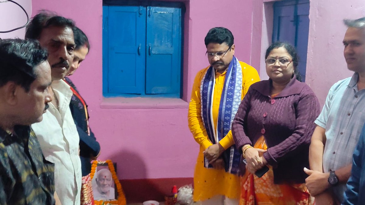 MahalingMukesh's tweet photo. ମୋର ଗୁରୁ ତଥା ମାର୍ଗଦର୍ଶକ ମୀନକେତନ ଦୋରାଙ୍କ ଶ୍ରାଦ୍ଧ ଦିବସରେ ଯୋଗଦେଇ ଶ୍ରଦ୍ଧାଞ୍ଜଳି ଅର୍ପଣ କରିବା ସହ ତାଙ୍କ ପରିବାର ଓ ପ୍ରିୟଜନଙ୍କୁ ସମବେଦନା ଜଣାଇଲି। ତାଙ୍କ ଅମର ଆତ୍ମାର ସଦଗତି କାମନା କରୁଛି। https://t.co/NYau5IxWW9