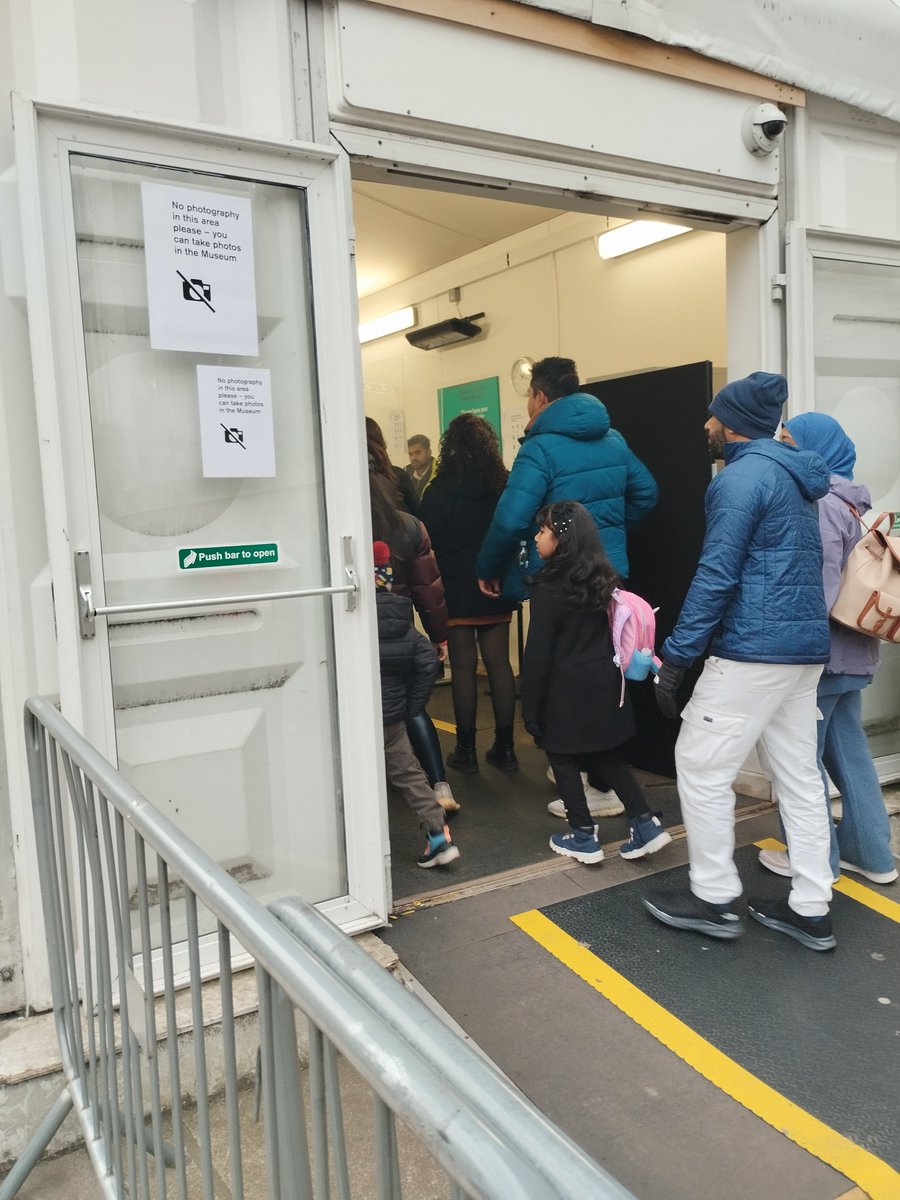 Of course! Here's the translation:

There are huge queues at the British Museum now due to security checks (comparable to airport screenings). It brings back memories ago, it was easy and free to enter. Now, I had to turn around and go back home.