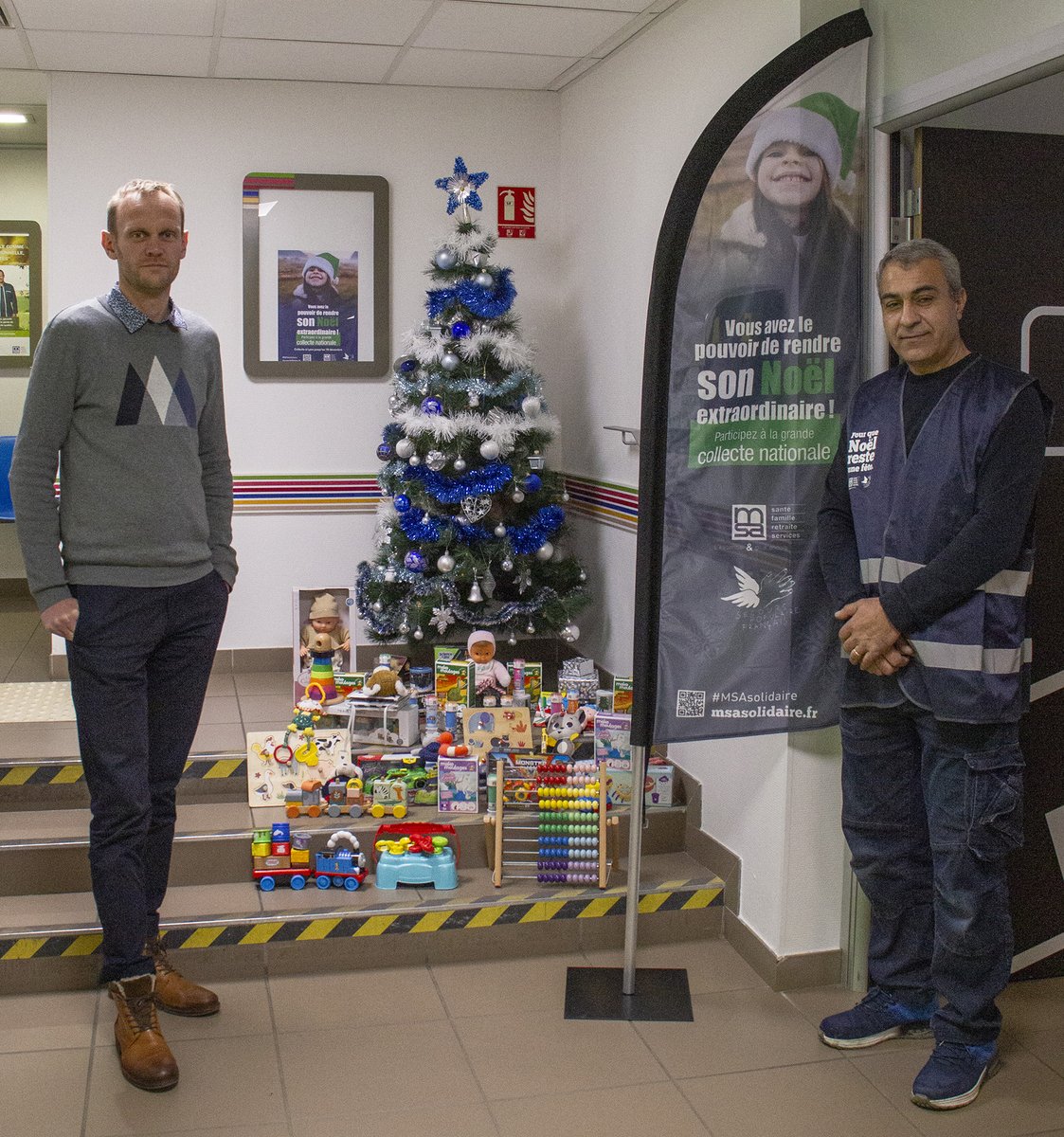 Msa Ain Rhône (@msa_ainrhone) on Twitter photo 🎁 De jolis dons pour la collecte <a href="/SecoursPop/">Secours populaire</a> à la MSA Ain-Rhône ! Un immense merci à nos salariés et à la direction pour leur engagement et leur solidarité afin d'aider les familles en difficulté à vivre la magie des fêtes !! 🙏
#Dons #Solidarité #SecoursPopulaire #msasolidaire 🎁 De jolis dons pour la collecte <a href="/SecoursPop/">Secours populaire</a> à la MSA Ain-Rhône ! Un immense merci à nos salariés et à la direction pour leur engagement et leur solidarité afin d'aider les familles en difficulté à vivre la magie des fêtes !! 🙏
#Dons #Solidarité #SecoursPopulaire #msasolidaire