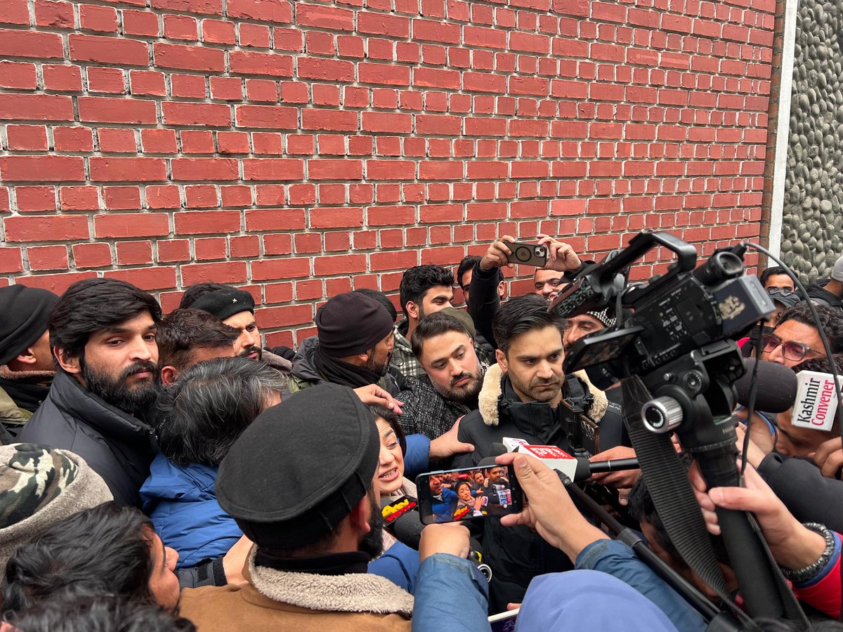 ZiaurRehmann's tweet image. Today I joined the protest under the leadership of @parawahid @IltijaMufti_  outside Chief Minister Omar Abdullah's residence on Gupkar road demanding rationalization of #ReservationPolicy.