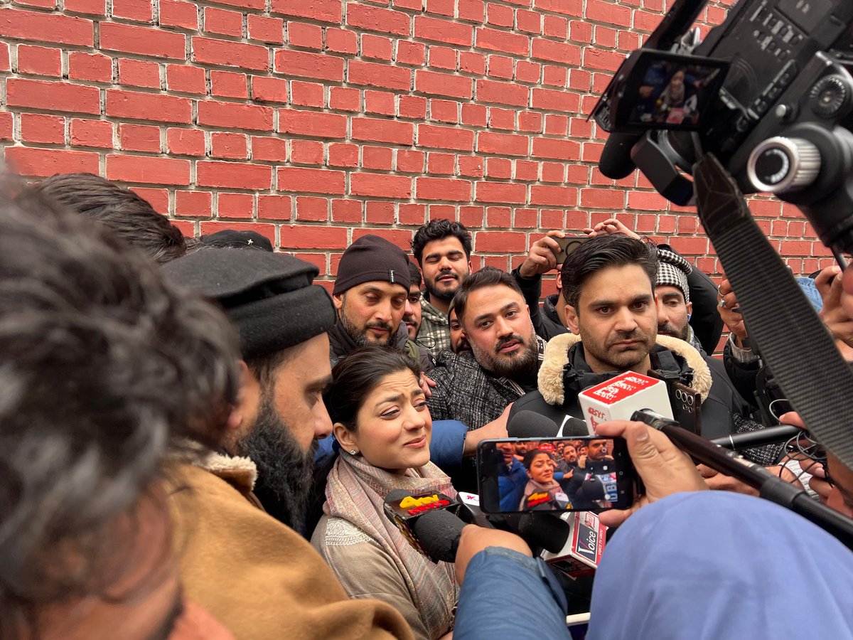 ZiaurRehmann's tweet image. Today I joined the protest under the leadership of @parawahid @IltijaMufti_  outside Chief Minister Omar Abdullah's residence on Gupkar road demanding rationalization of #ReservationPolicy.