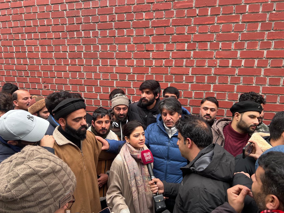 ZiaurRehmann's tweet image. Today I joined the protest under the leadership of @parawahid @IltijaMufti_  outside Chief Minister Omar Abdullah's residence on Gupkar road demanding rationalization of #ReservationPolicy.