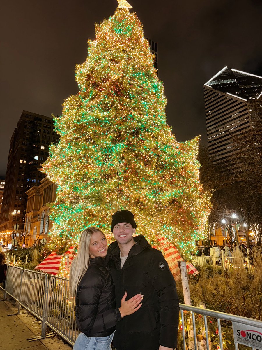 mik3olson's tweet photo. Great weekend in Chicago! Helicopter ride, bears game, and seeing the most beautiful city during Christmas. https://t.co/mbGbwk36X6