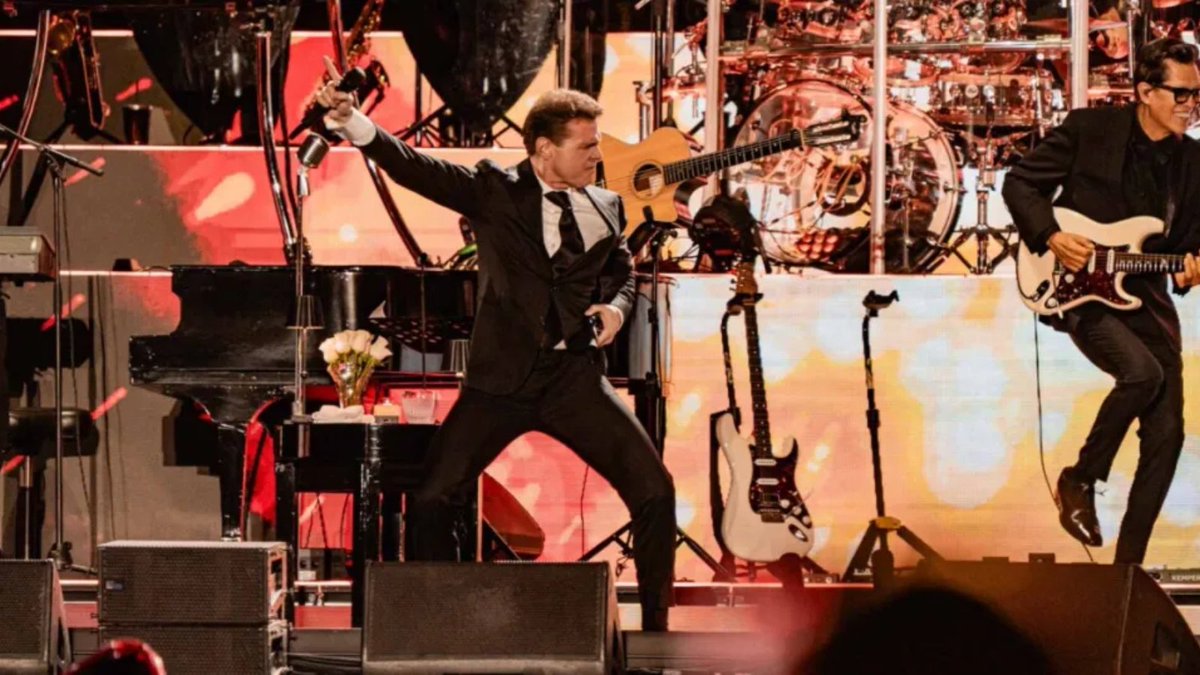 🎶 <a href="/LMXLM/">Luis Miguel</a> cierra su gira mundial cantando al ‘Amor, amor, amor’ en Buenos Aires

Con 125 shows en 99 ciudades, ha sido uno de los tours más exitosos de 2024, con más de 1.8 millones de entradas vendidas.

📝 <a href="/alba_albaqv/">Alba Quintanilla Veganzones</a>

22minutoscon.com/2024/12/23/lui…