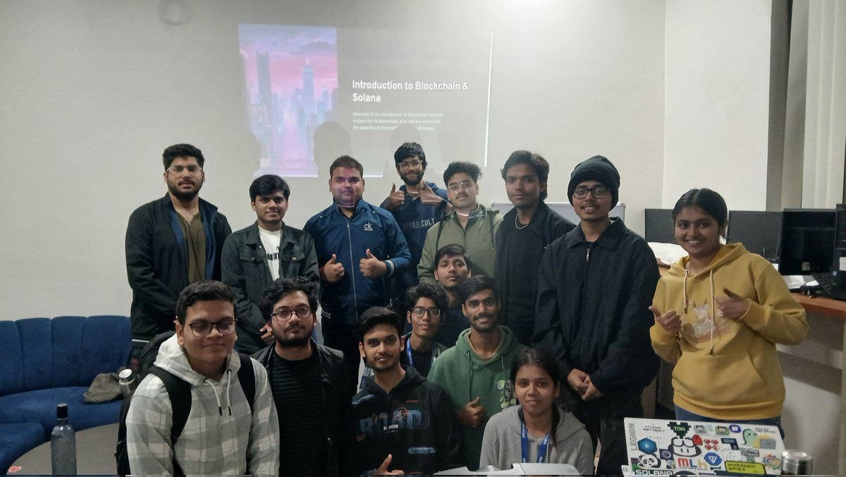 ︎ayushag | Lince ⚡️ tweet media