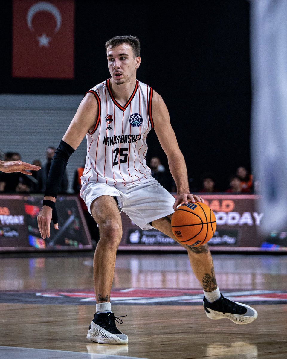 BasketballCL's tweet image. 🔒 𝐄𝐮𝐫𝐨𝐩𝐞'𝐬 𝐛𝐞𝐬𝐭 𝐤𝐞𝐩𝐭 𝐬𝐞𝐜𝐫𝐞𝐭?  19.2 pts, 3.8 reb, 3.3 ast and 18.2 eff per game for Manisa’s Hugo Besson the #BasketballCL this season so far! 📊