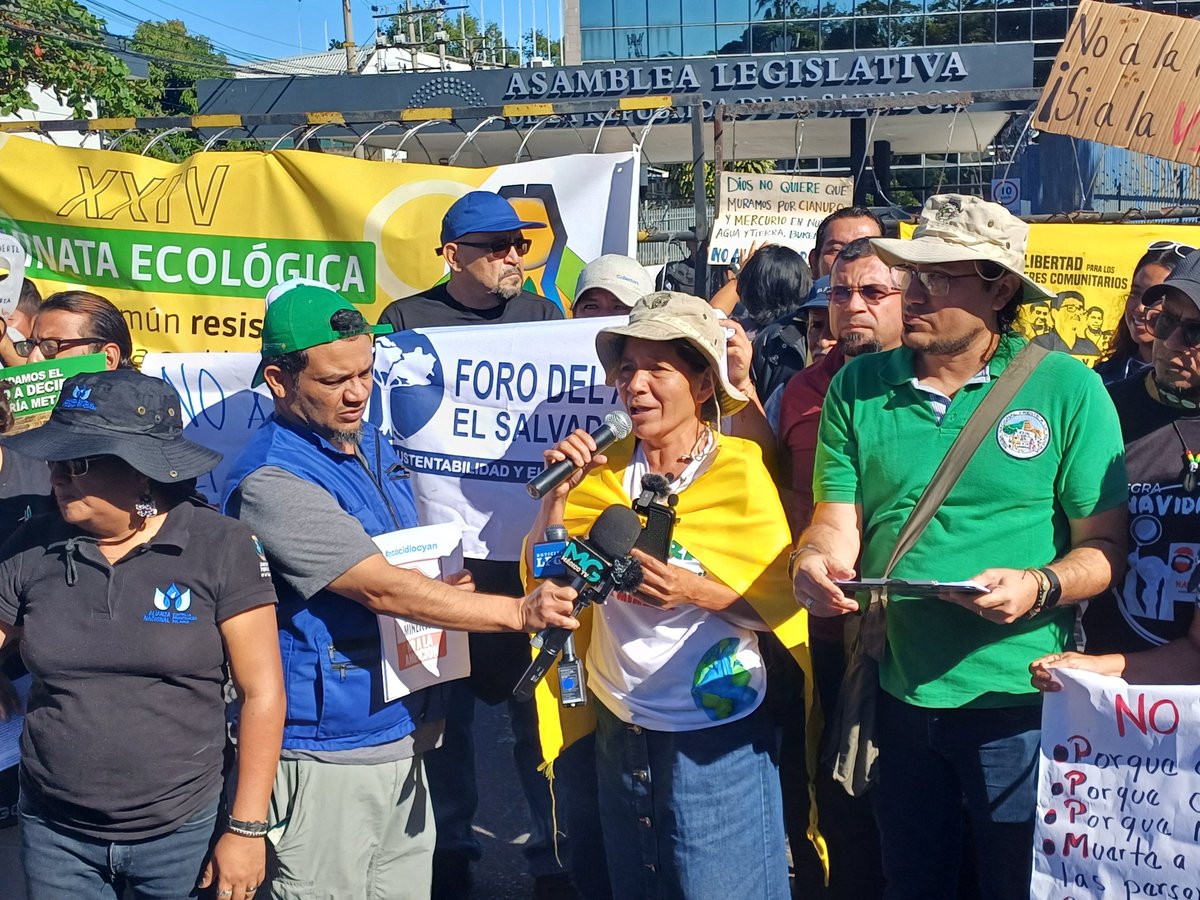 ades_sm's tweet photo. Conferencia de prensa
Movimiento social exige que no se derogar la Ley de Prohibición de la Minería Metálica 
#NoALaMineria 
@AsambleaSV 
@nayibbukele https://t.co/FVm8lg453d