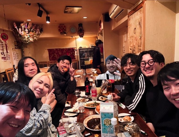 10Taiking's tweet photo. 先週末はワクワクする仲間達で忘年会
エジプトから参加する人間も含めて各々が各々の場所で鍛えられてる。
俺らがひっくり返してやるぞって今の建築、デザインについても吐露
馴れ合わず削りあっていこうぜ☆
（17:00から翌10:30までのんでた）

次回、新年会（松原帰還会）へ https://t.co/yMq31Hb2ll