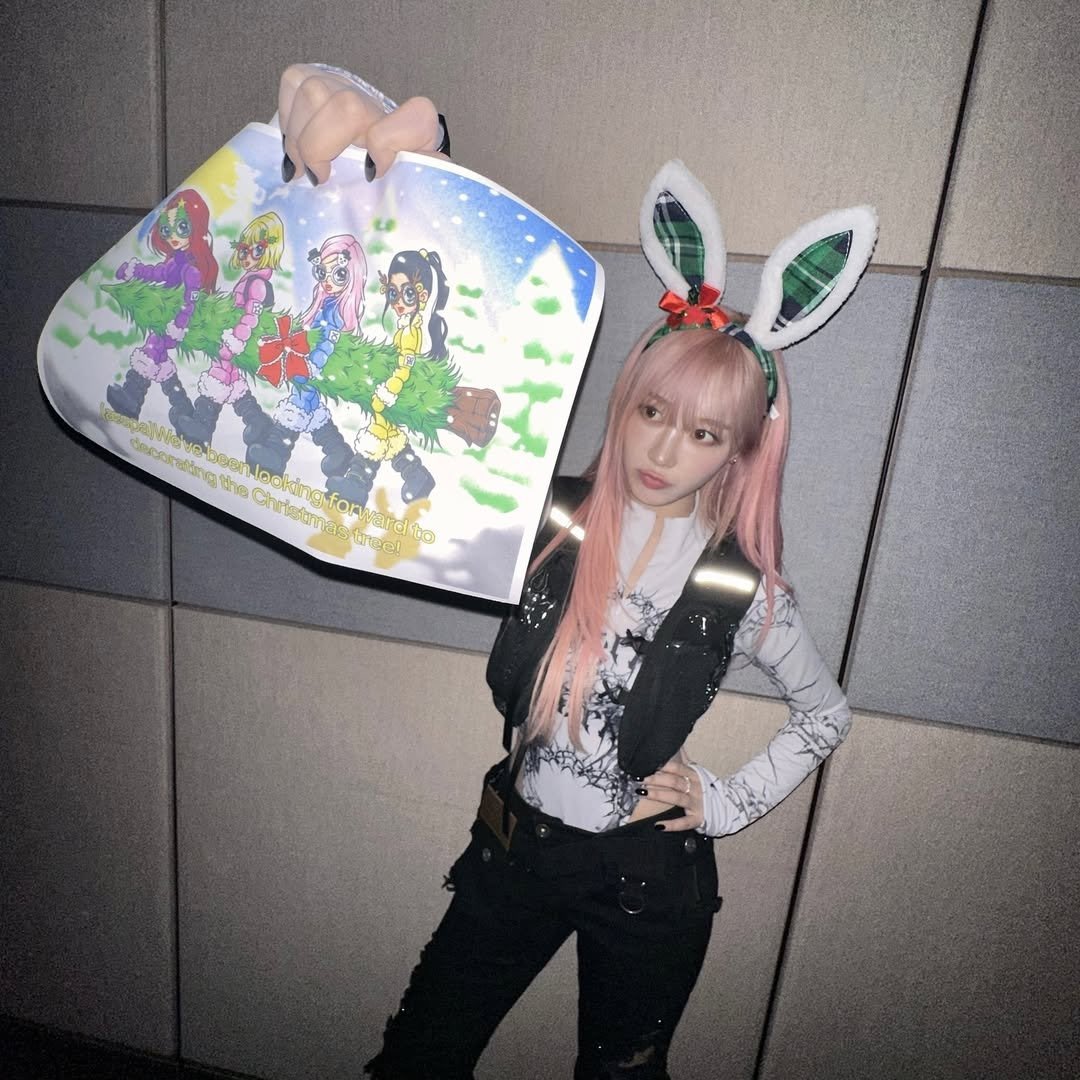 완전 이상한 나라의 앨리스 속 시계 토끼 같은데 땅굴에서 나와서 나한테 어너진짜late했어 하면거 따질것가틈;;; 🕳️🐇