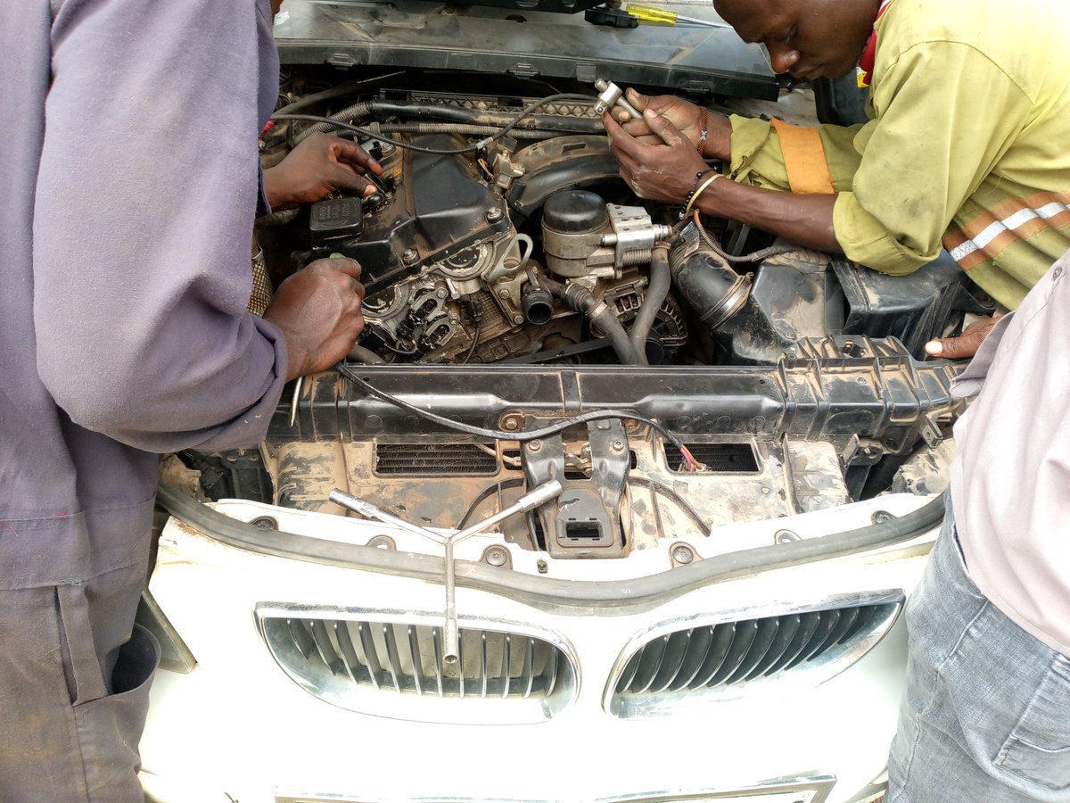 Parateen704's tweet photo. that one there is a bmw 118i complete overhaul done,bring in any kind of a be,my,wife machine anytime any day ubaki umeshangaa. https://t.co/t1bZsLtuLZ