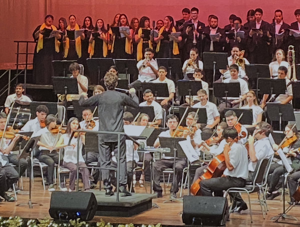 Embajador de los Estados Unidos en Paraguay (@usambpy) on Twitter photo En esta época del año, cargada de celebración, tuve el privilegio de asistir al Concierto de Navidad de <a href="/lasinfonicapy/">OSN PARAGUAY</a>, llevado adelante por María Victoria Sosa Zárate. Una velada mágica bajo la talentosa dirección de Ernesto Estigarribia Mussi; su destacada trayectoria En esta época del año, cargada de celebración, tuve el privilegio de asistir al Concierto de Navidad de <a href="/lasinfonicapy/">OSN PARAGUAY</a>, llevado adelante por María Victoria Sosa Zárate. Una velada mágica bajo la talentosa dirección de Ernesto Estigarribia Mussi; su destacada trayectoria