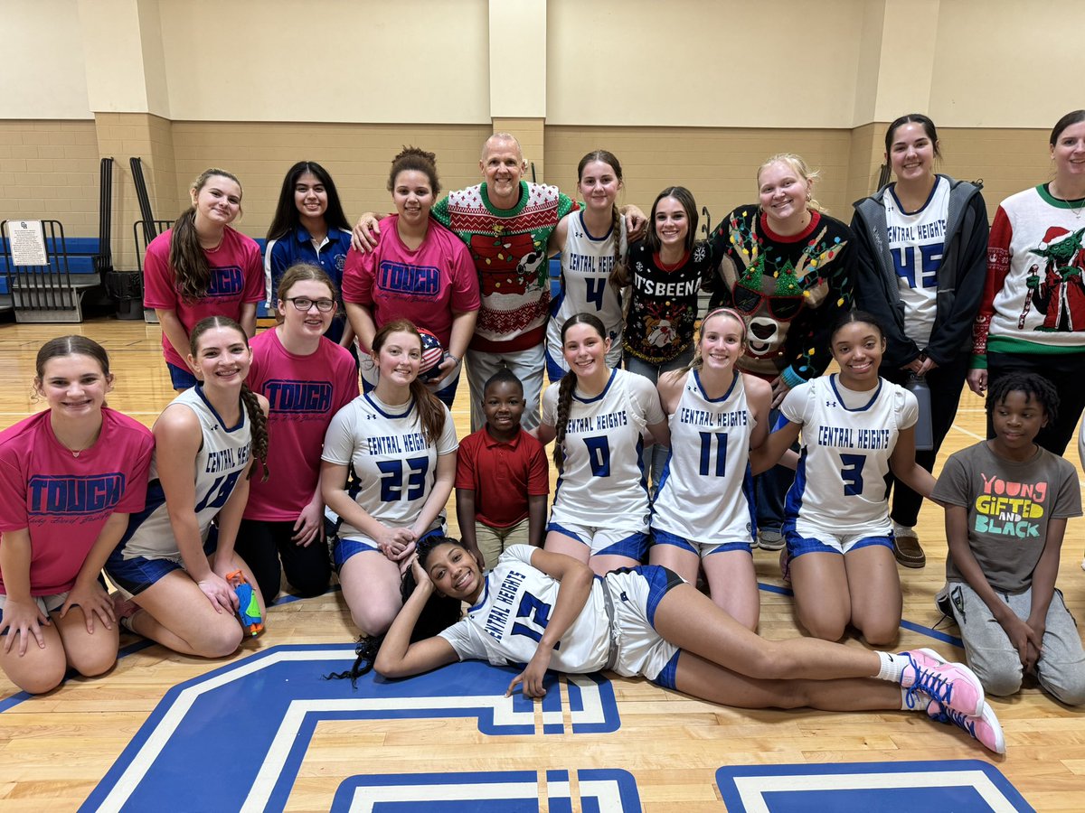 Cheightsladydev's tweet image. 🎄🏀 Spreading Holiday Cheer🏀🎄

The Lady Devils team took their game into the hearts of their community by adopting Glory Gang kids. 
The  Lady Devils showed that being a champion isn’t just about winning games,it’s about making a difference where it matters most.