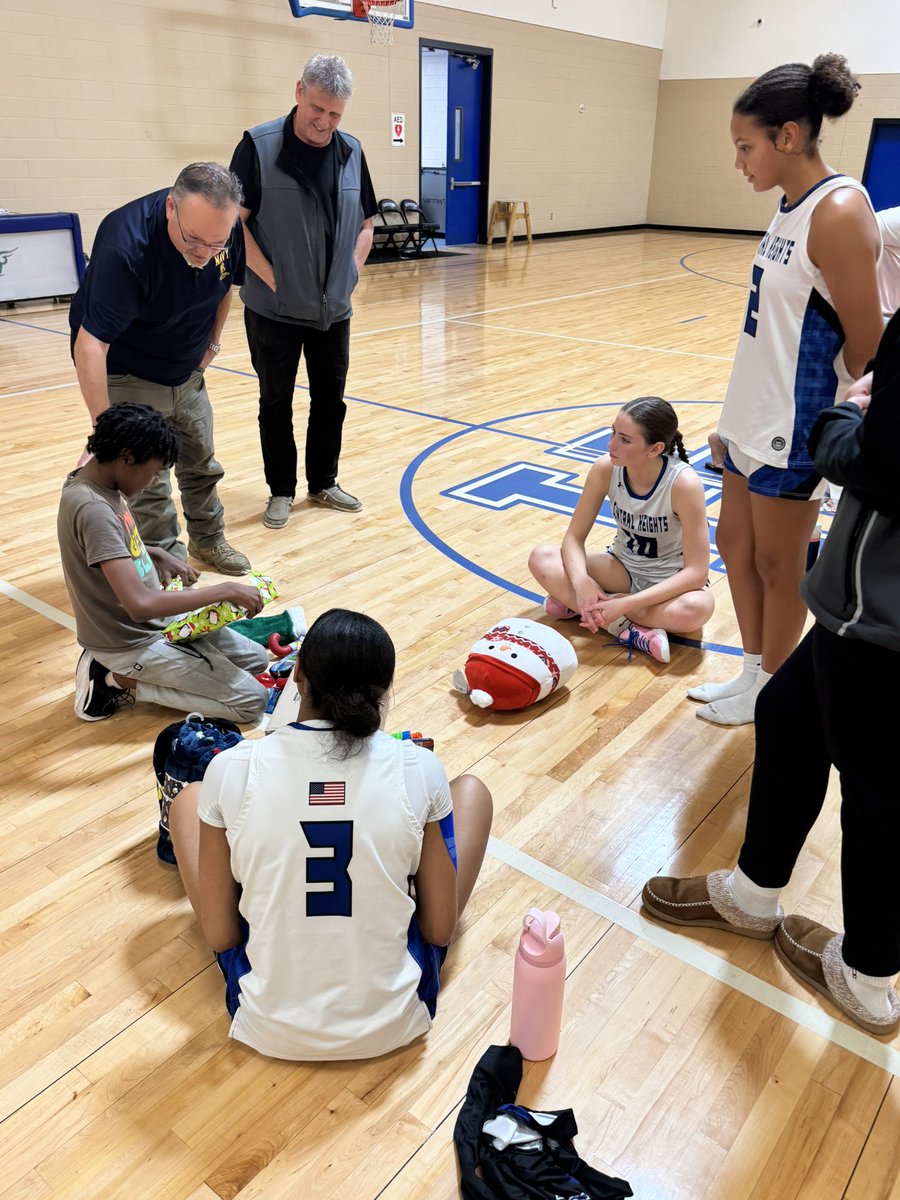 Cheightsladydev's tweet image. 🎄🏀 Spreading Holiday Cheer🏀🎄

The Lady Devils team took their game into the hearts of their community by adopting Glory Gang kids. 
The  Lady Devils showed that being a champion isn’t just about winning games,it’s about making a difference where it matters most.