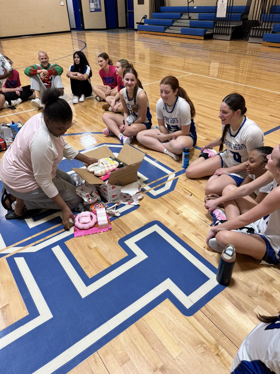Cheightsladydev's tweet image. 🎄🏀 Spreading Holiday Cheer🏀🎄

The Lady Devils team took their game into the hearts of their community by adopting Glory Gang kids. 
The  Lady Devils showed that being a champion isn’t just about winning games,it’s about making a difference where it matters most.