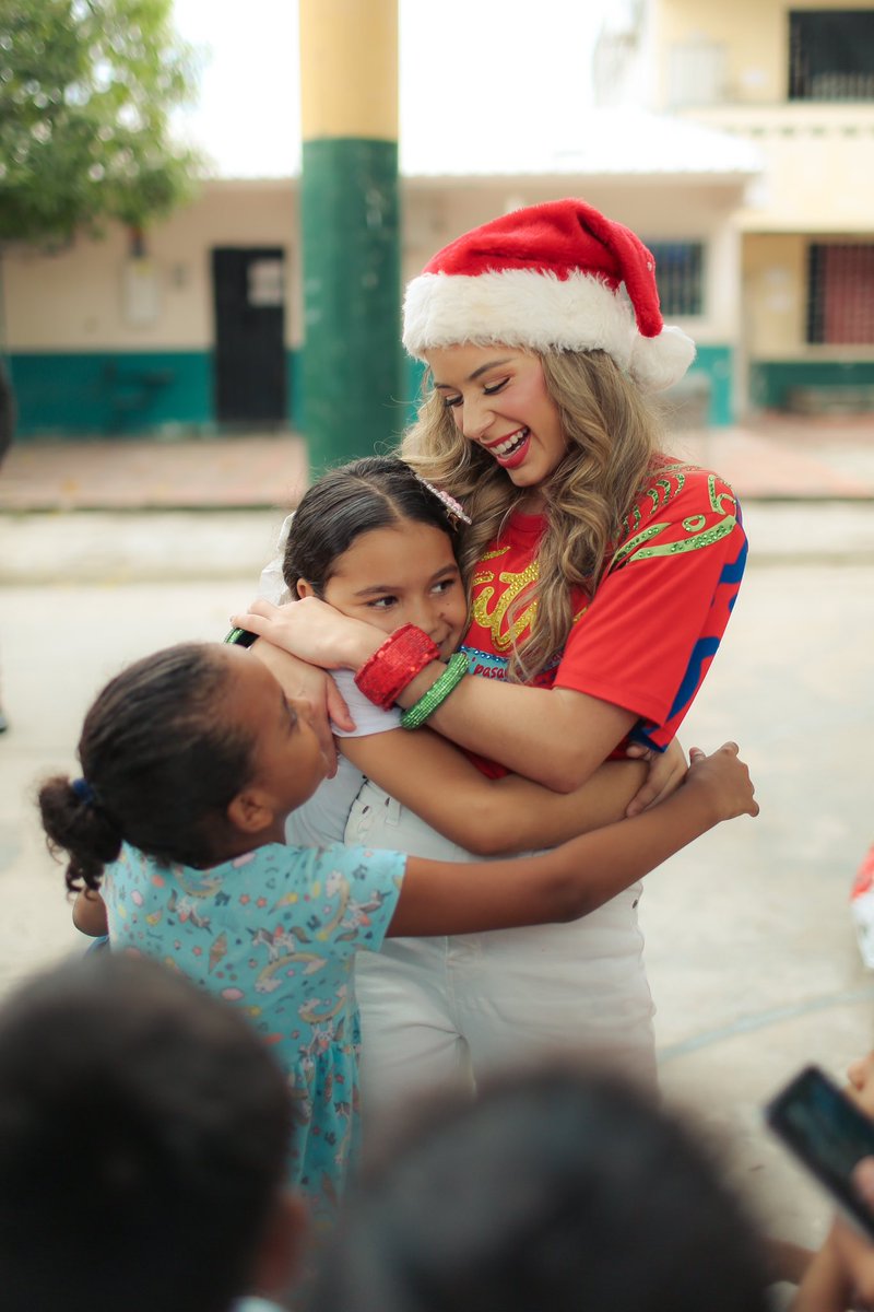 Se acerca otro 24 de diciembre y toda Barranquilla sigue viviendo una #NavidadBacana. ¡Gracias por tantos abrazos, sonrisas y mensajitos que recargan el alma! Que el Niño Dios renazca en sus corazones y nos permita seguir cumpliendo todos los sueños. ¡Cuenten conmigo siempre! ♥️