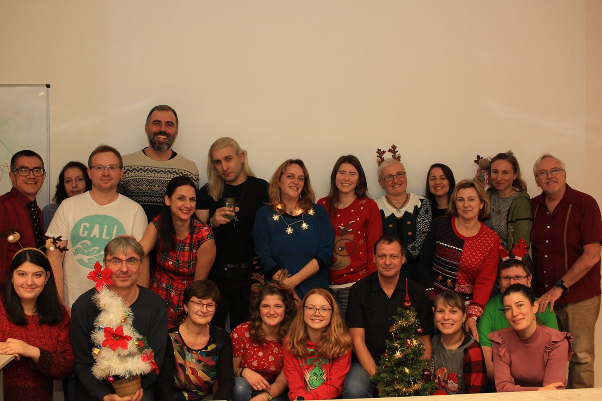 FishProtLab's tweet image. Merry Christmas and warm wishes for a successful and fulfilling 2025 from our Aquatic Parasitology team!