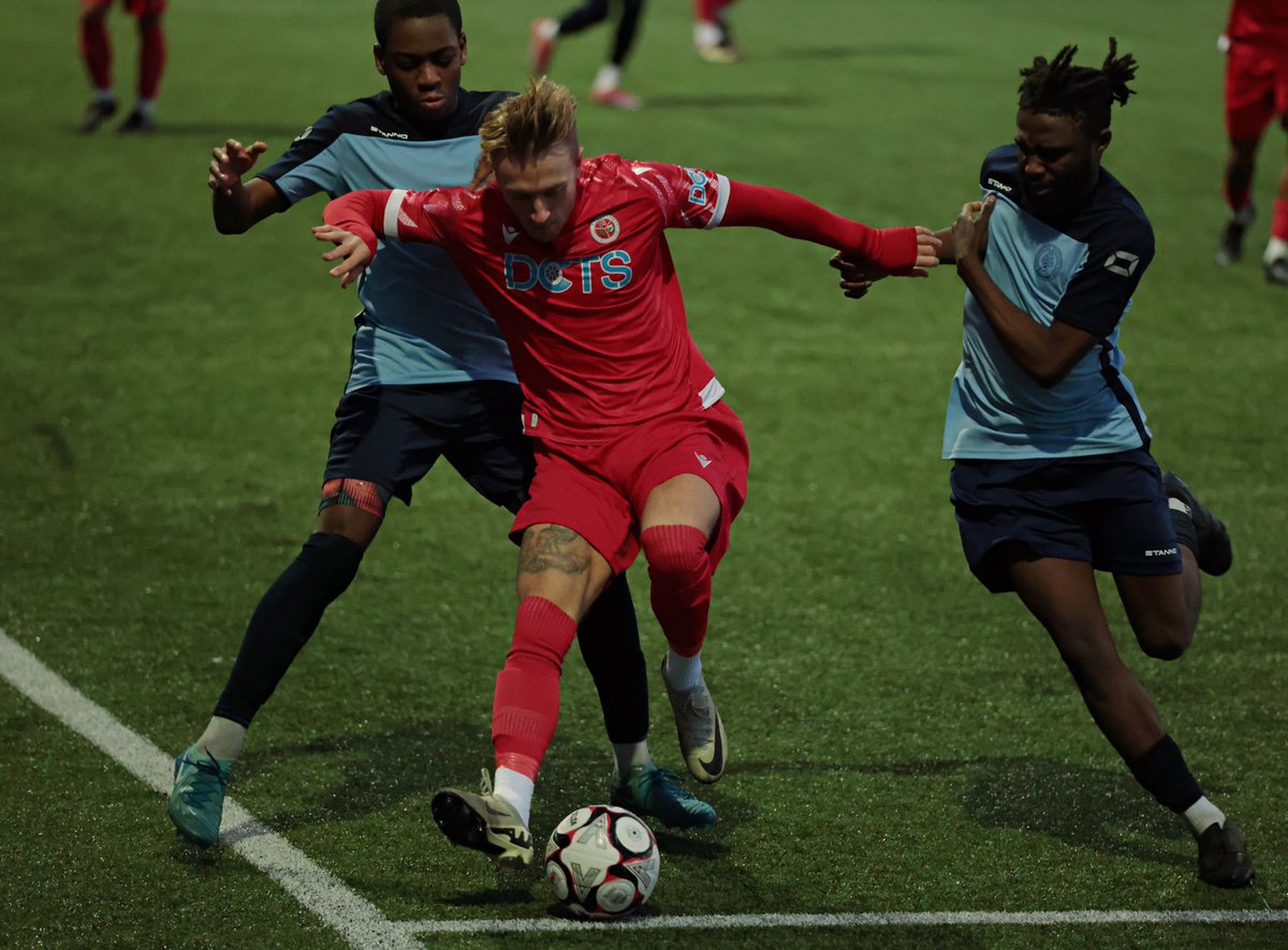 Shots from our fantastic <a href="/TrevRobPhoto/">Trev Robinson Photography</a>📸 of Saturdays league win 🔴⚪️ #upthetons
