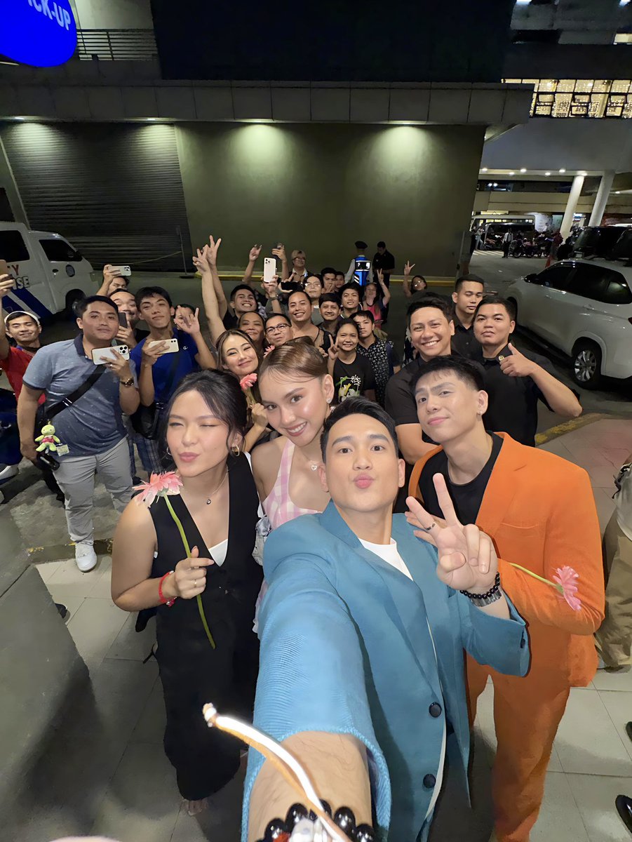 RAINRESE_OFC's tweet photo. Walang susuko sa pamilyang to. Ganyan nga sumalisi ka Pres. Masaya na kami dito! https://t.co/50SaW2VNJI