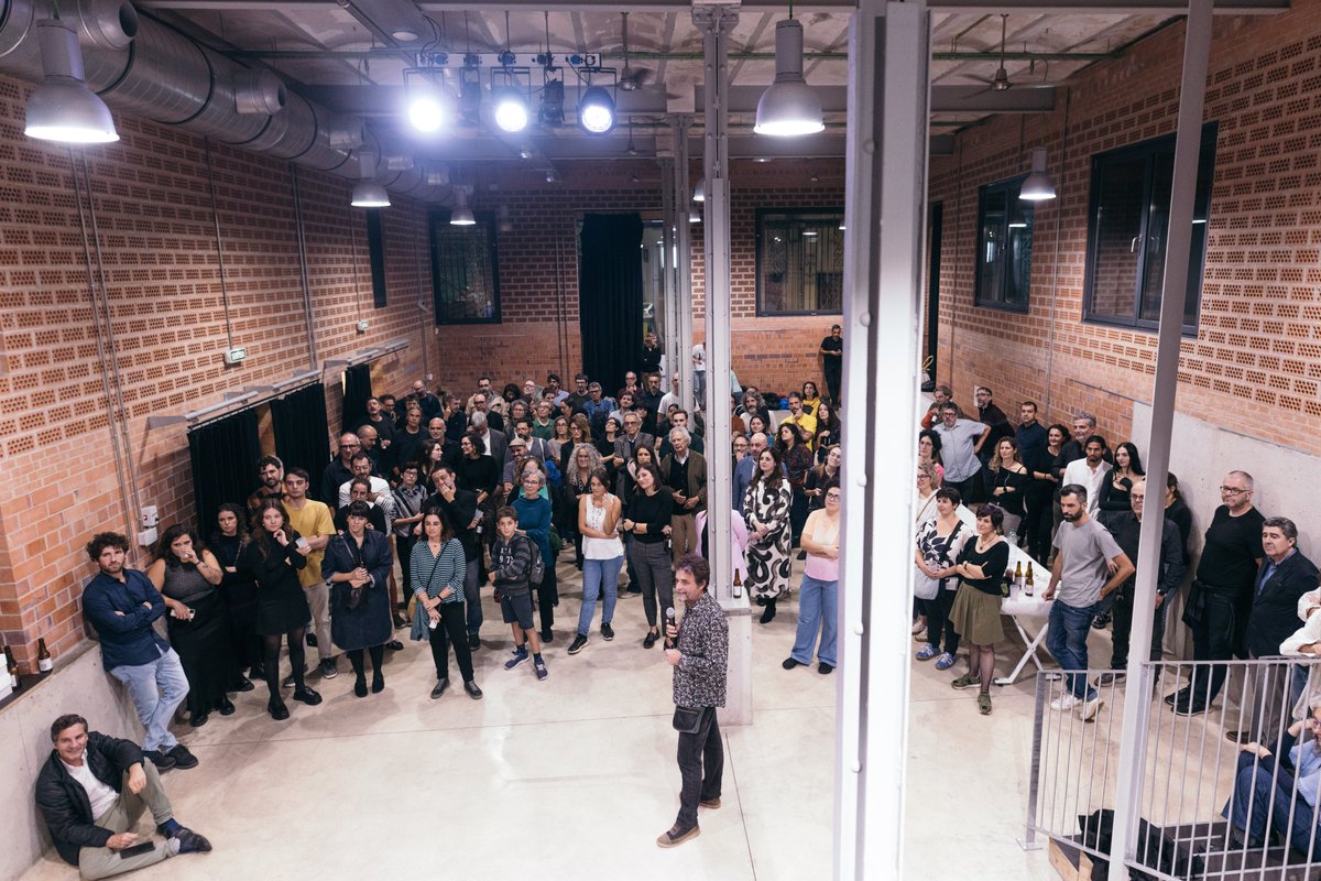 Societat Orgànica us vol agrair el vostre suport i acompanyament en aquests 20 anys de camí plegats i aprofitar per desitjar-vos una molt bona entrada d’any 2025. Seguirem treballant per assolir una arquitectura més sostenible, justa i inclusiva.
Bones festes!