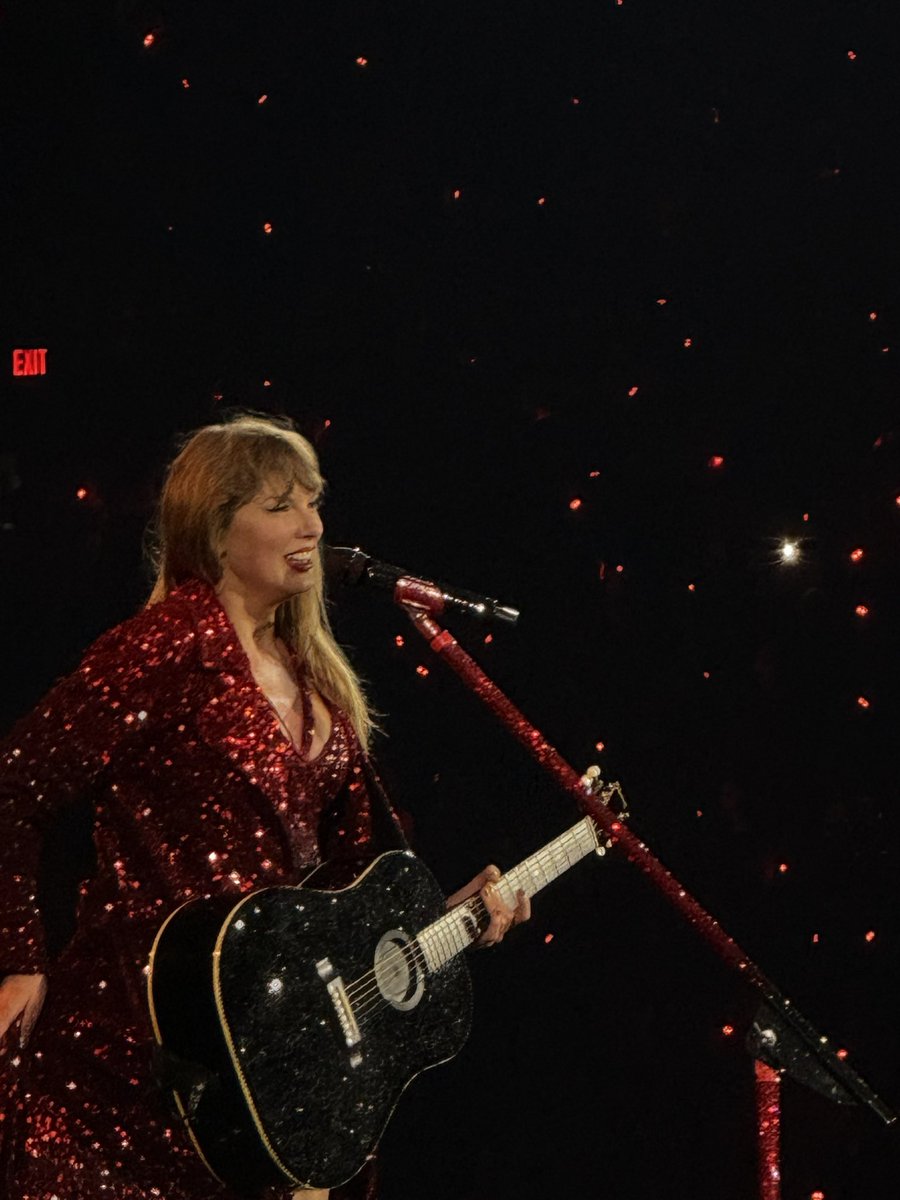taylorrr113's tweet photo. @taylornation13 @taylorswift13 i remember it all too well https://t.co/BHdqjbzSLR
