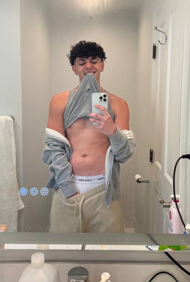 reply yes for the hot shower vid in dms (serious)